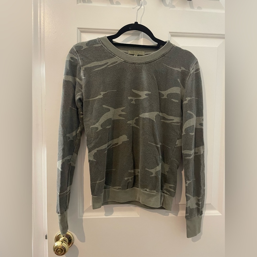 Truly Madly Deeply Los Angeles, Urban Outfitters Camouflage Sweater, Size Small